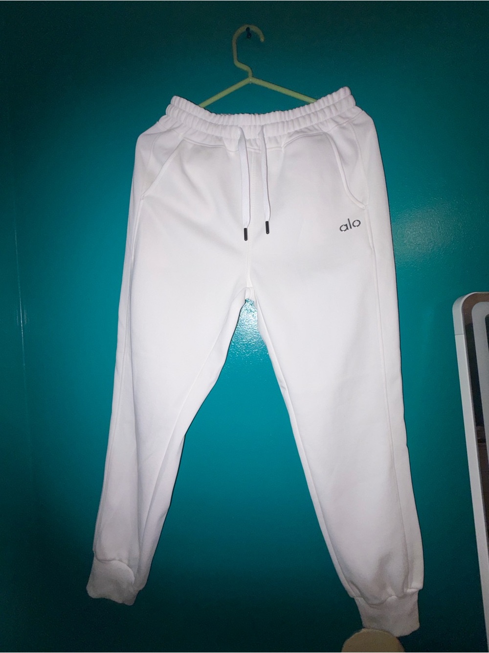 Alo White Logo Joggers Women medium